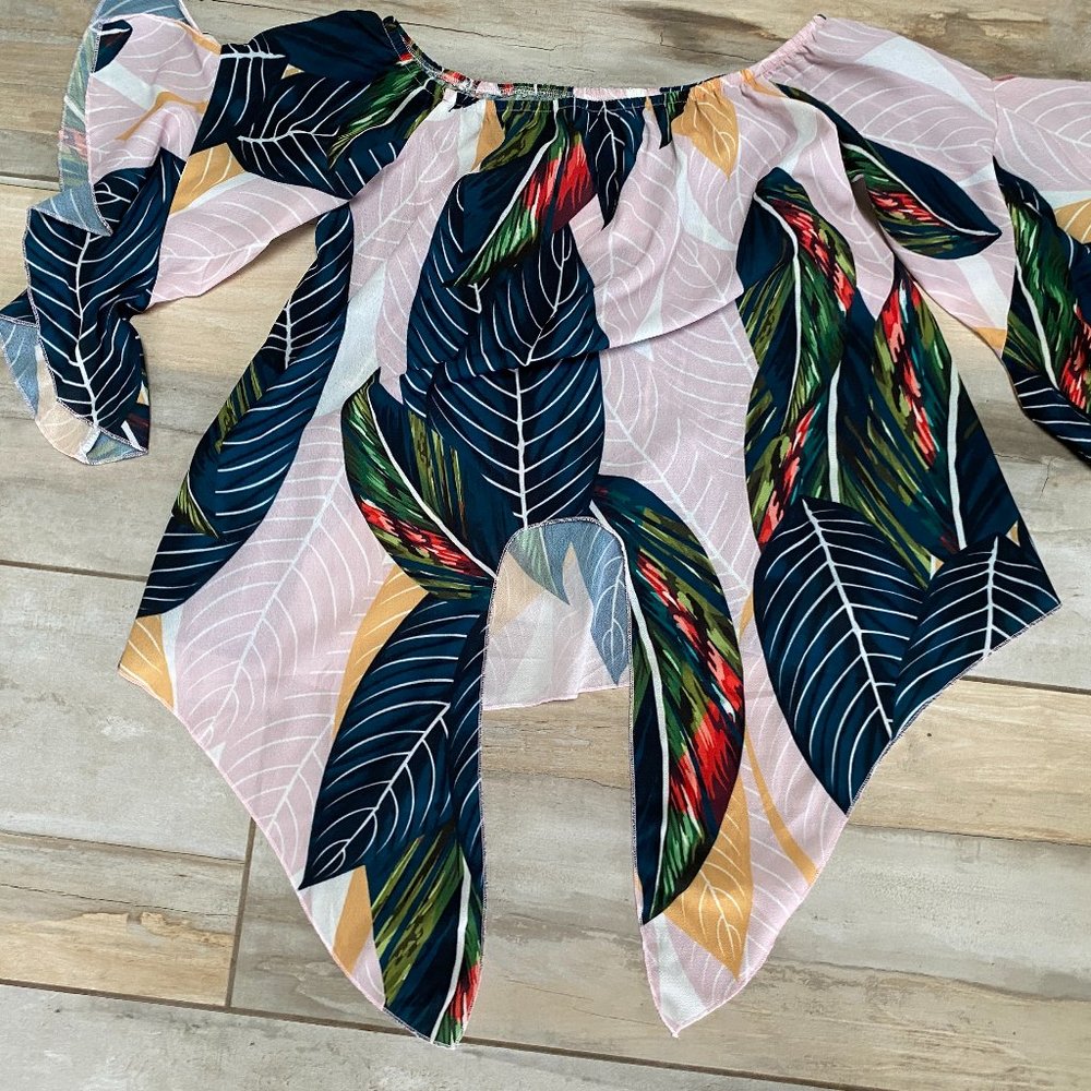 NWOT Polynesian Hawaiian Aloha Print Tie Front Cold Shoulder Top